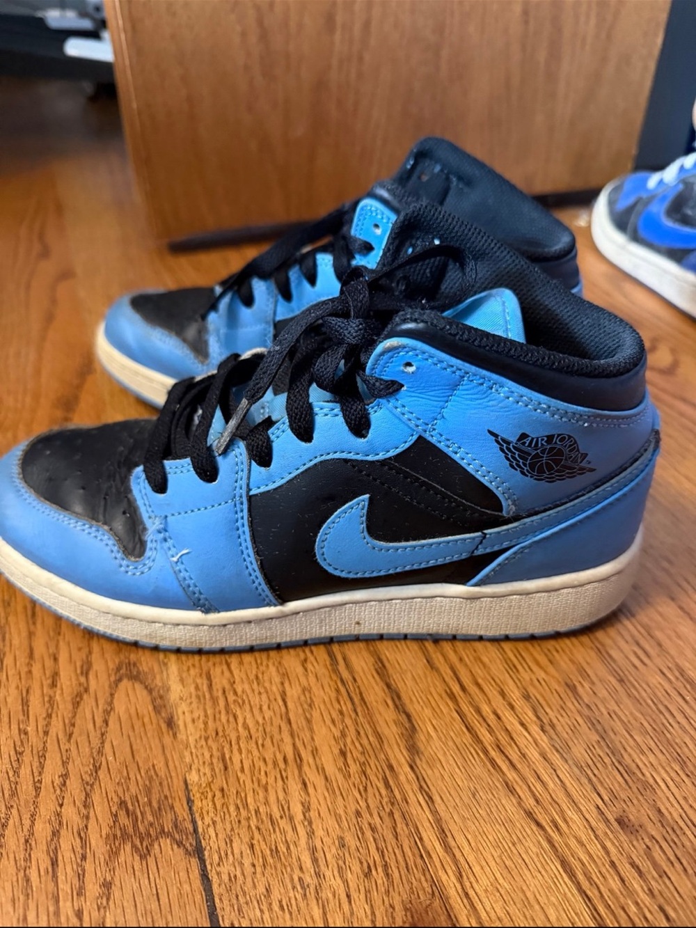 Jordan Kids Mid-Top Sneakers in Black and Blue